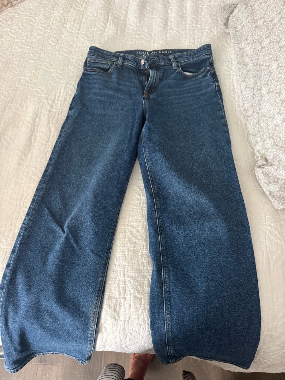 American Eagle Outfitters Wide-Leg Jeans in Dark Blue Wash